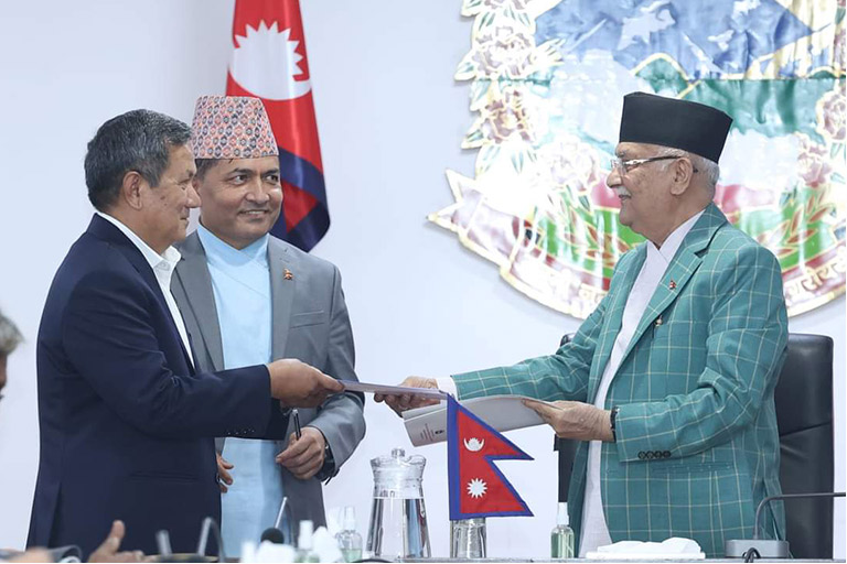 सम्माननीय प्रधानमन्त्रीज्यू र माननीय सञ्चार तथा सूचना प्रबिधि मन्त्रीज्यू बीच भएको कार्य सम्पादन सम्झौता