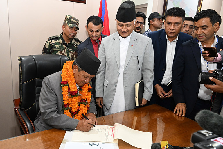 माननीय सञ्‍चार तथा सूचना प्रविधि मन्त्रीज्यूको पदबहाली